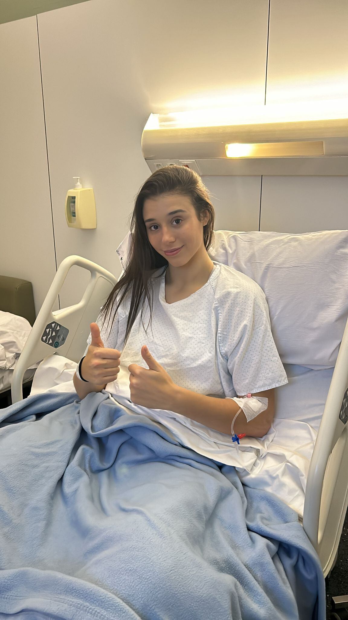 Raquel Carrera, tras ser operada del cruzado.