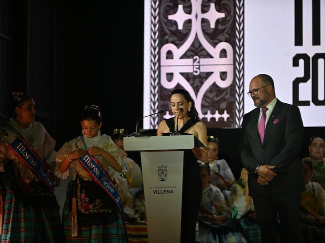 Los Moros Viejos leen el acta del premio