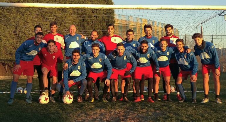 La plantilla del Compostela reanudó esta tarde los entrenamientos y comenzó a pensar en el Alondras