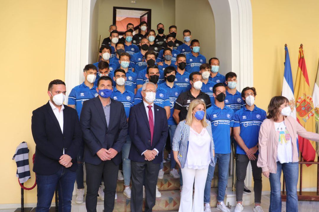 La alcaldesa recibe al Xerez DFC en el Ayuntamiento