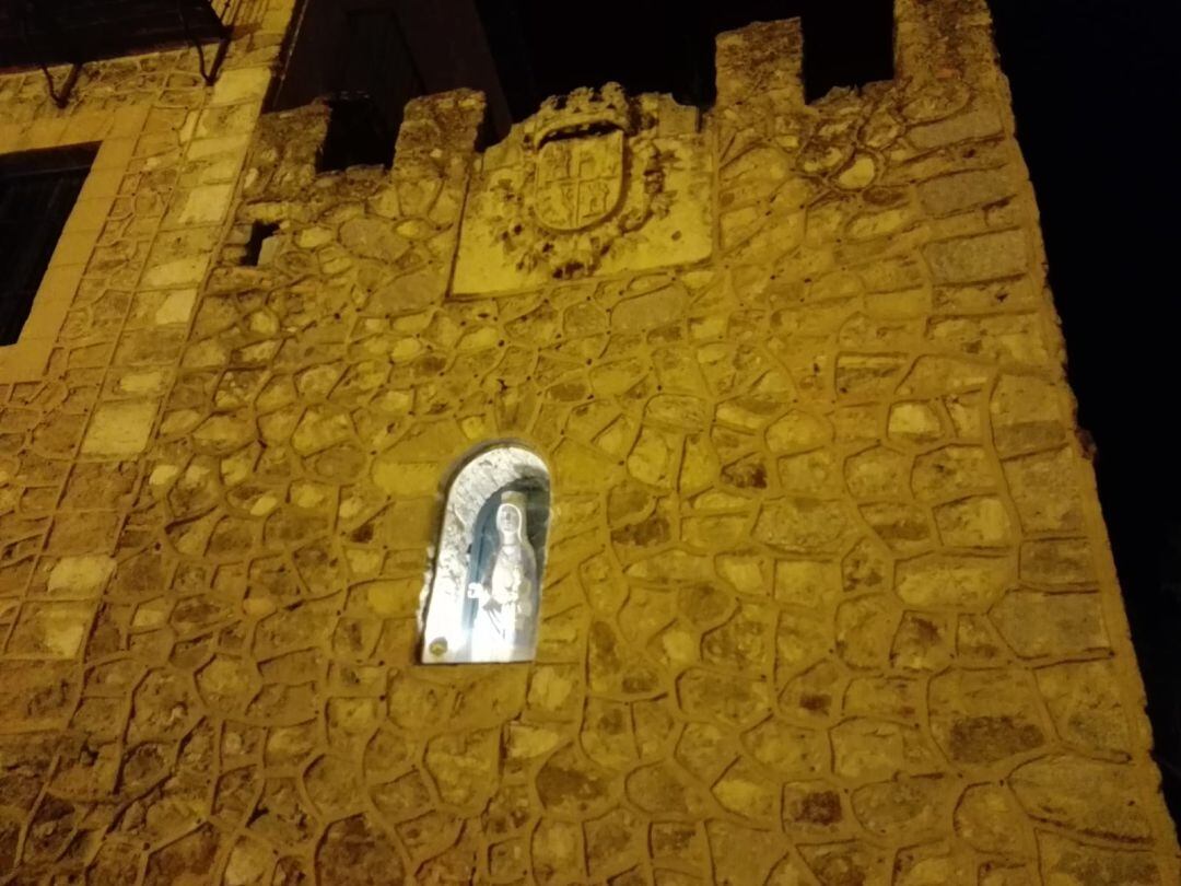 La figura del diablo se colocará en el muro de la parte alta de la Calle San Juan por debajo de la Virgen.