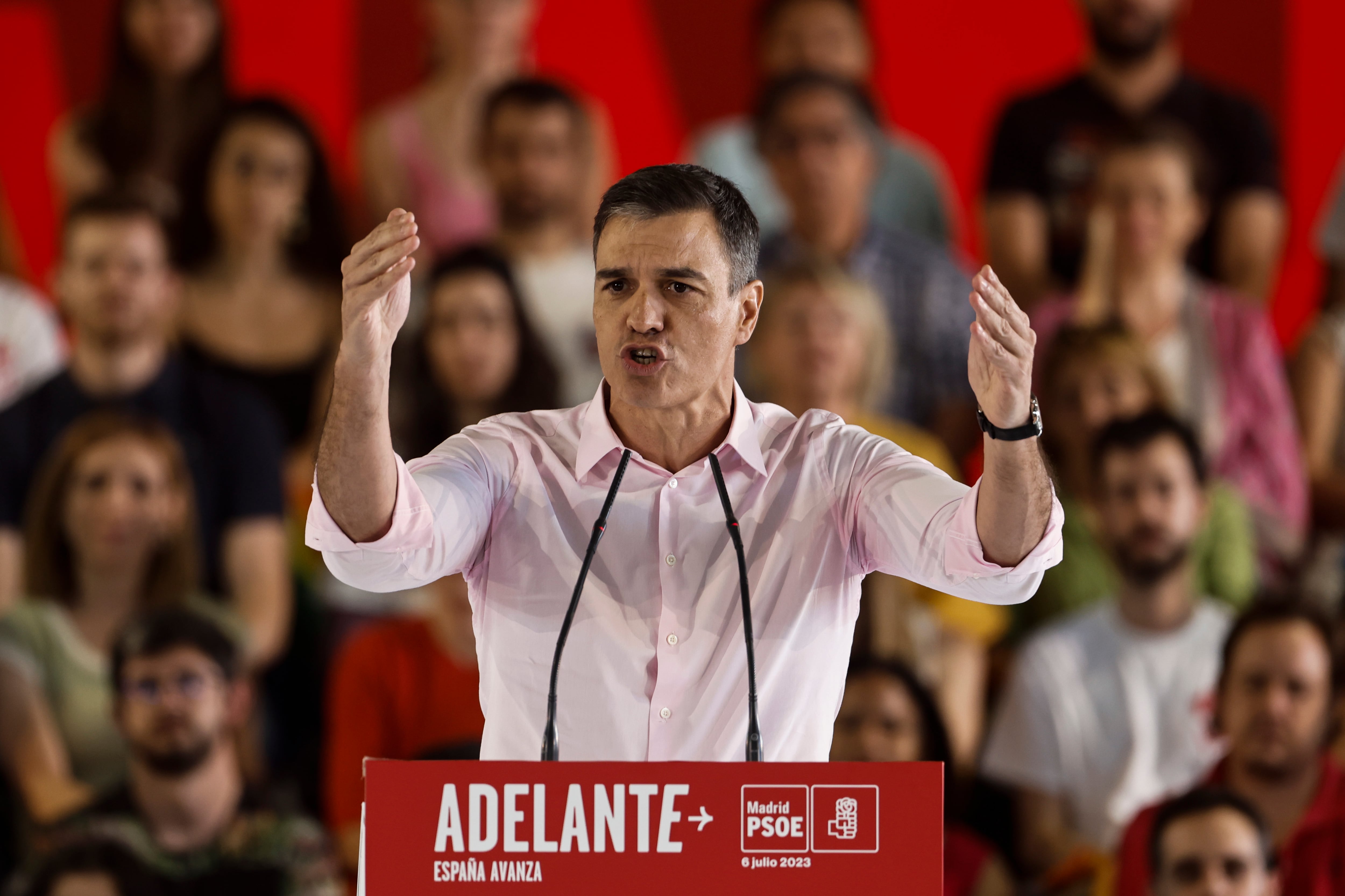 MADRID, 06/07/2023.- El presidente del Gobierno, Pedro Sánchez, durante su intervención en el acto de arranque de la campaña electoral del PSOE, este jueves en la Casa de Campo de Madrid. EFE/ Sergio Pérez
