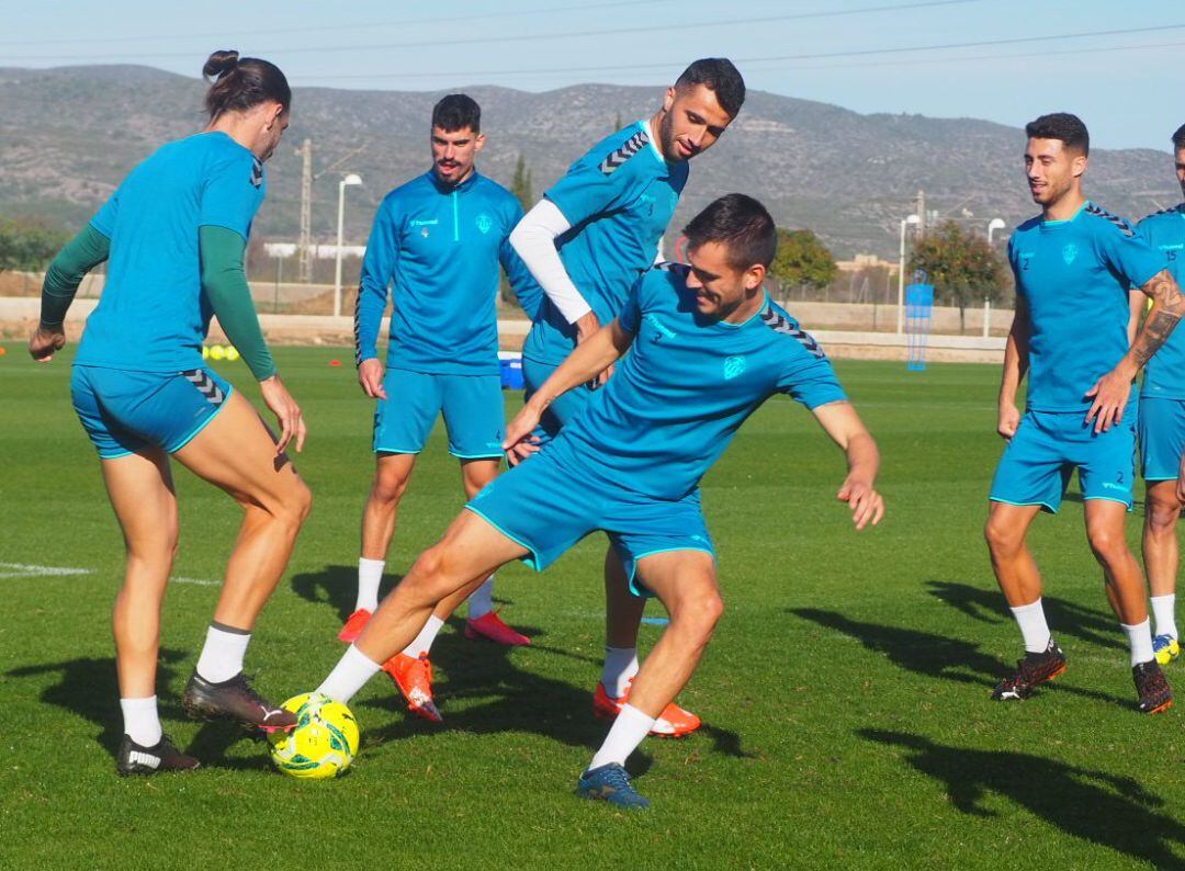 Los jugadores del C.D.Castellón entrenan en las instalaciones de Marina d'Or