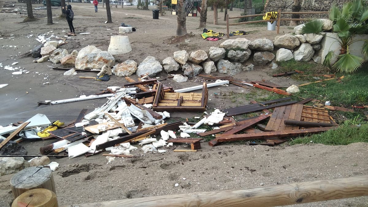 El temporal deja numerosos daños en playas de Málaga