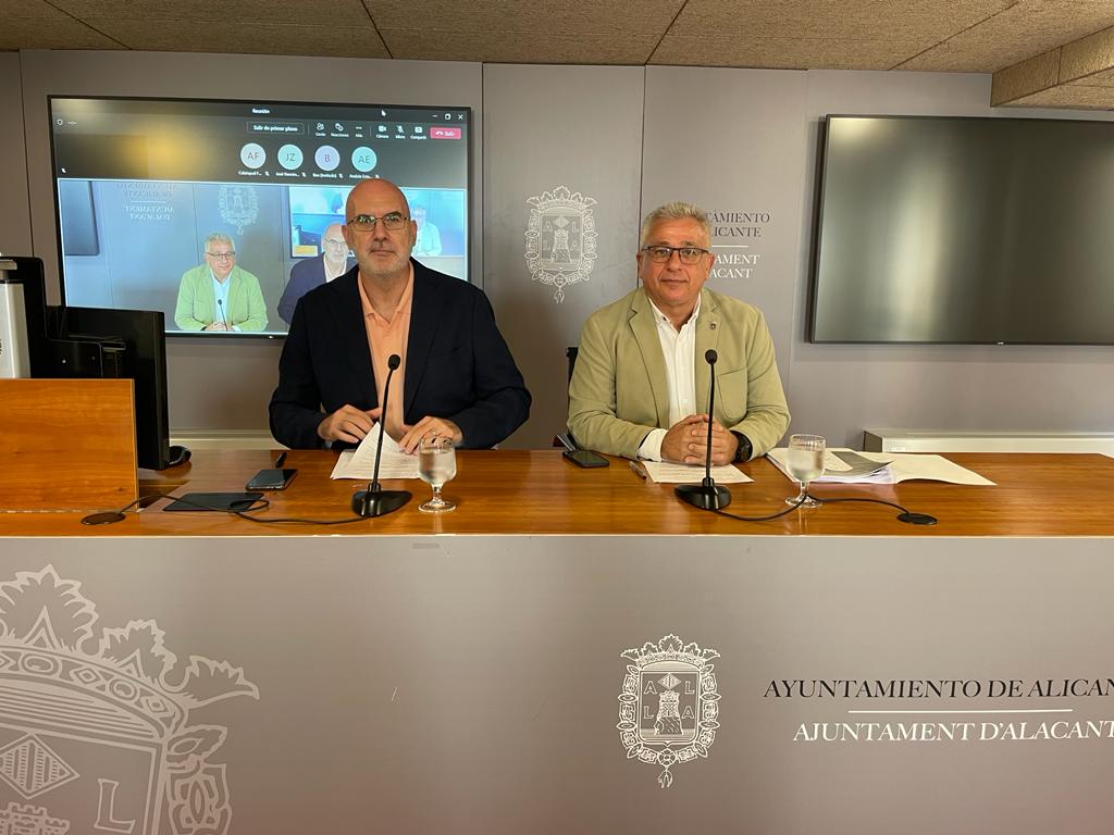 Manuel Villar y Antonio Manresa en rueda de prensa