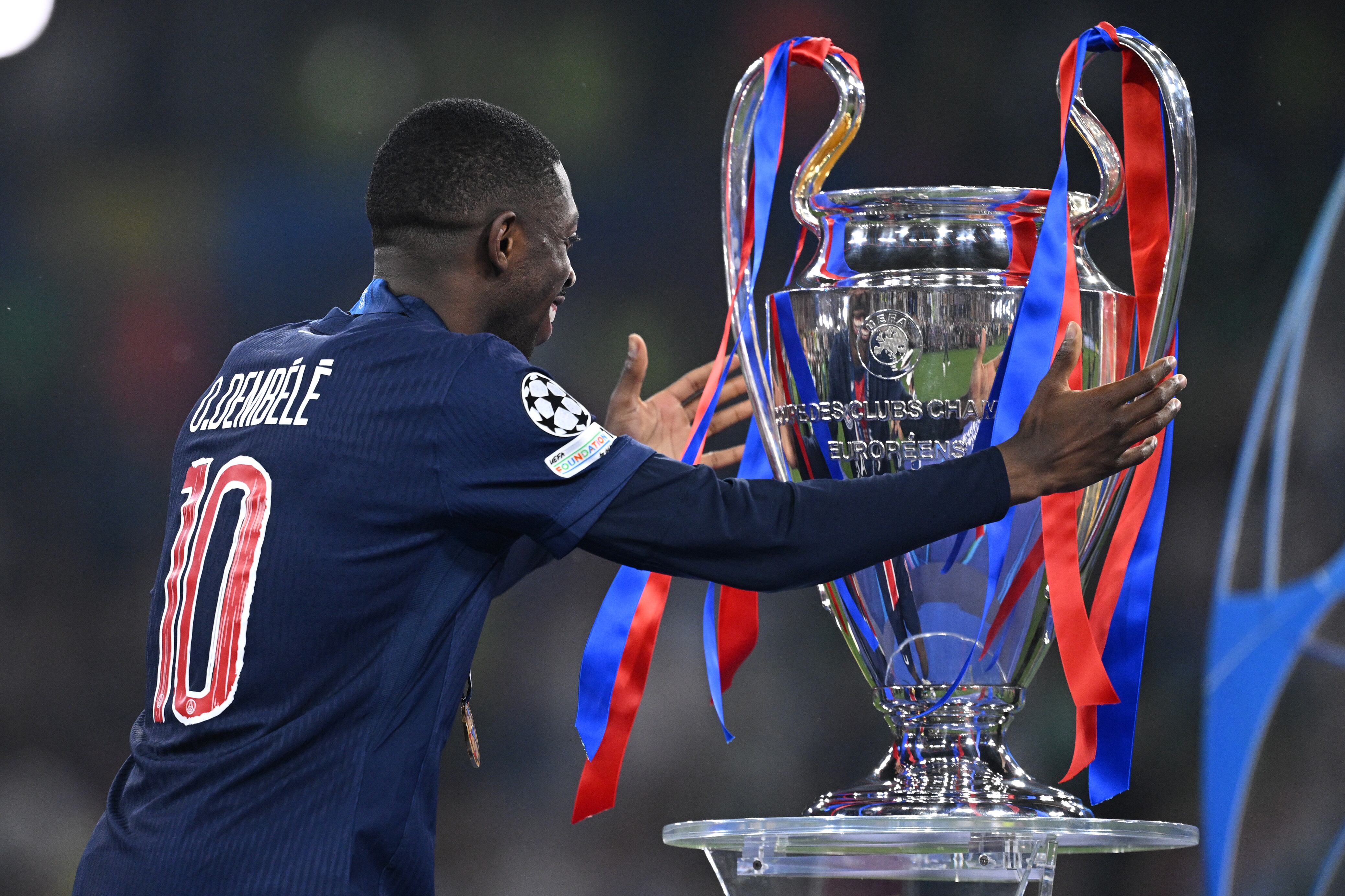 Ousmane Dembélé celebra la victoria en la final de la Champions League ante el Dortmund