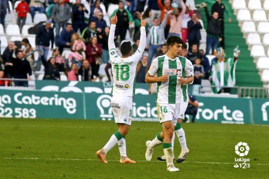 De las Cuevas celebra el gol del empate