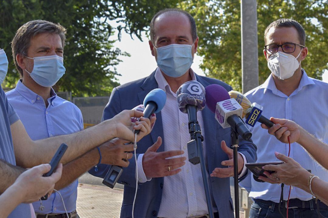 Alberto Rojo junto a otros concejales hace unos días