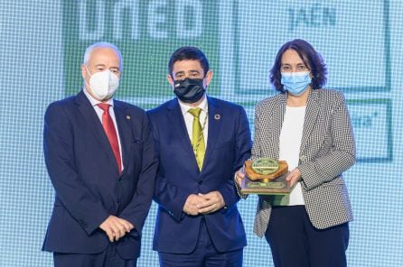 Andrés Medina y María Luisa Grande recogieron el reconocimiento al Centro Asociado de la UNED en la provincia &#039;Andrés Vandelvira&#039;