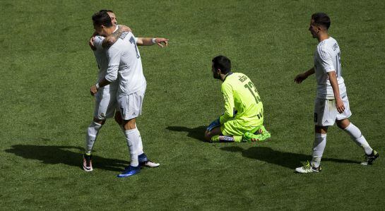 Jesé, Ronaldo y Lucas Vázquez celebran el gol ante el Eibar