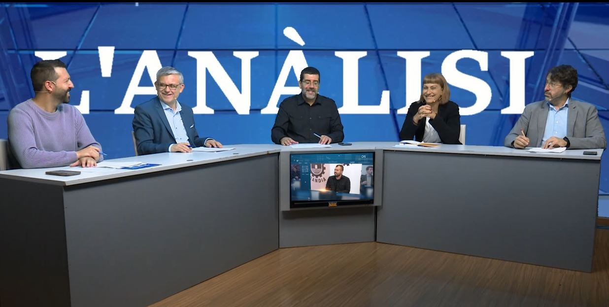 Representantes de las candidaturas de Gandia durante el programa L&#039;Anàlisi.