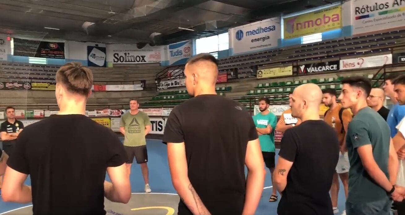 La plantilla del Tubos Aranda ha tenido la 1ª toma de contacto para el nuevo curso este lunes en el Santiago Manguán