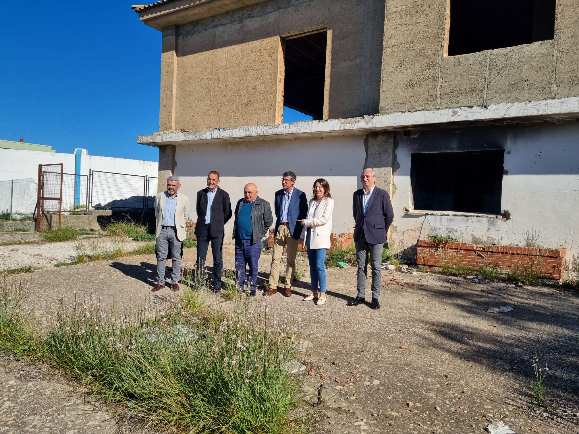 Fernando Fernández Tapia, Delegado territorial de Agricultura, Pesca, Agua y Desarrollo Rural, visitando el edificio &quot;La Isla&quot;