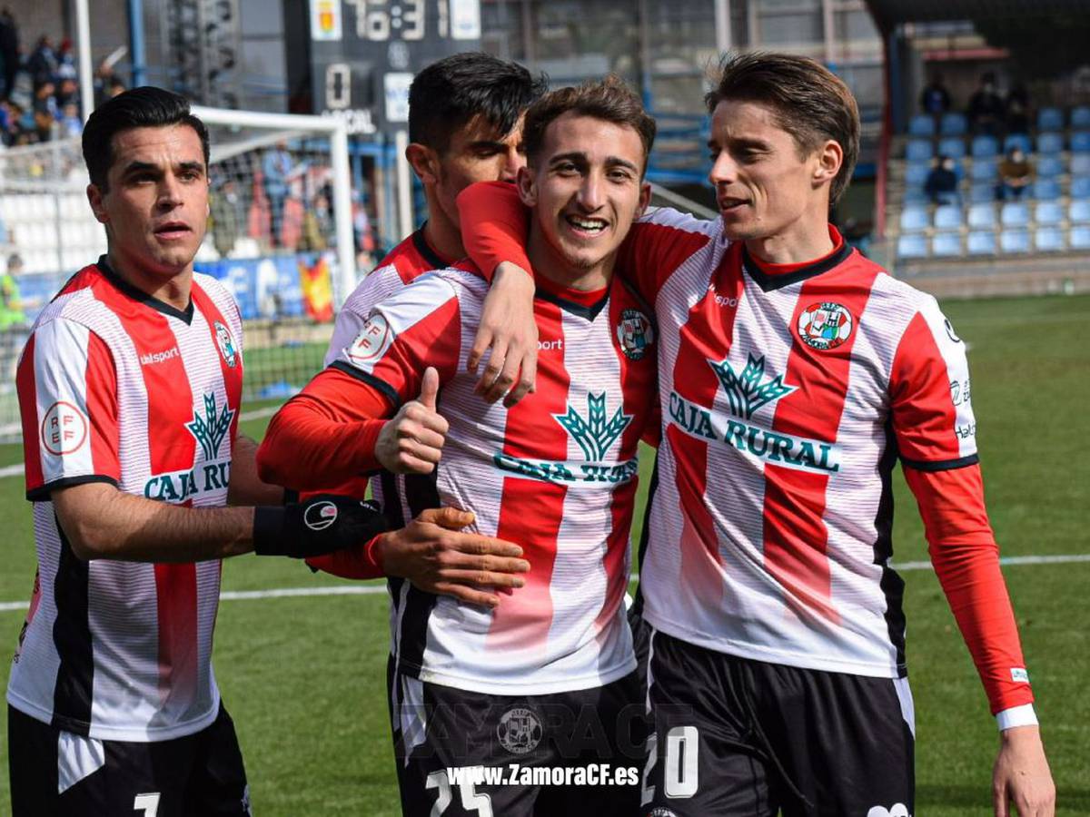 Los jugadores celebrando uno de los pocos goles logrados esta temporada