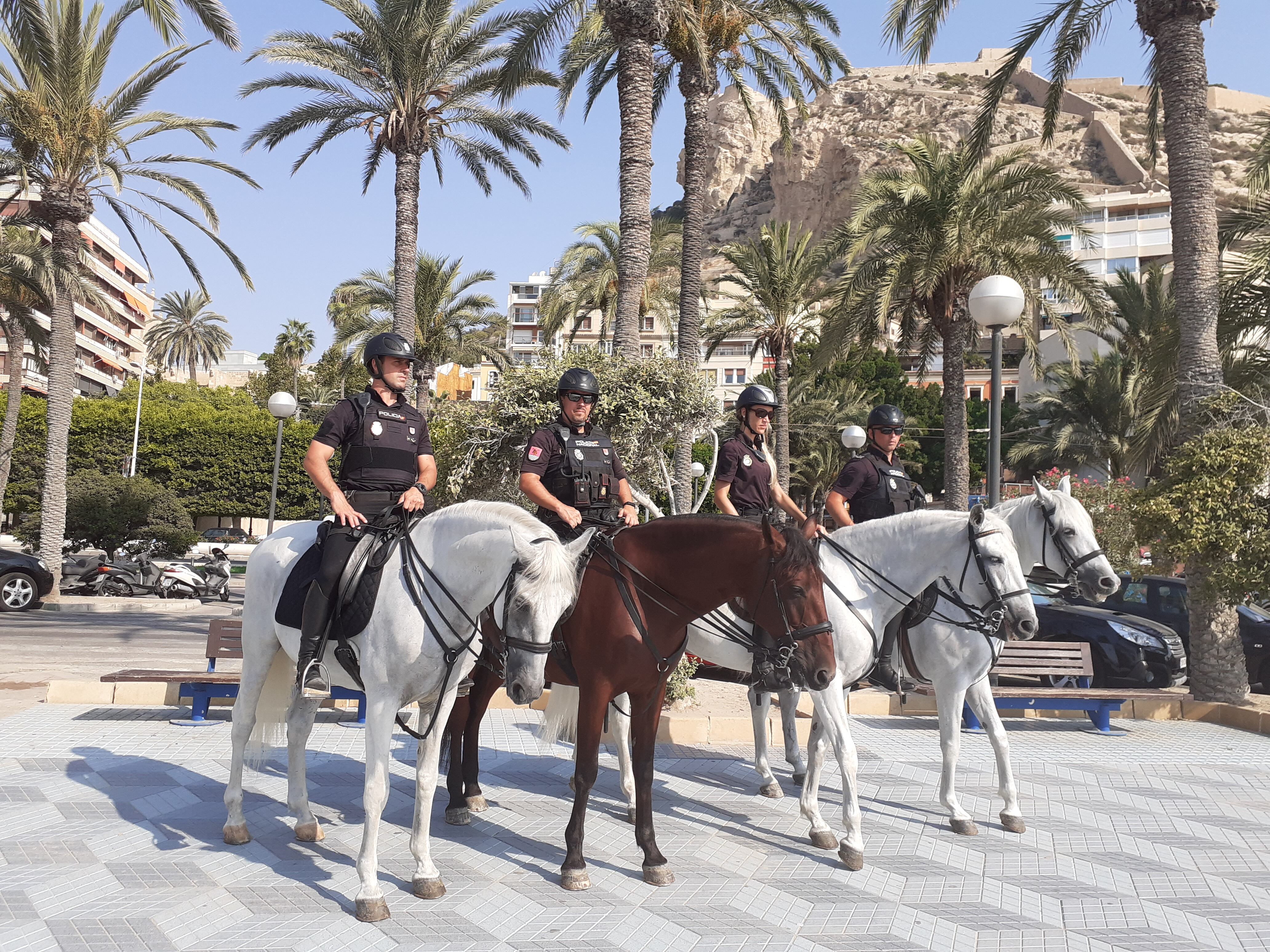 Las Unidades Especiales ya patrullan por las zonas más turísticas de Alicante