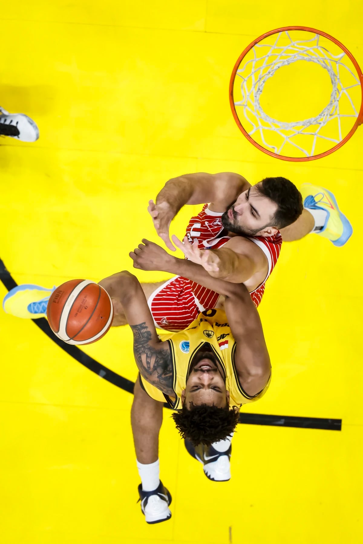 Cate defiende una jugada