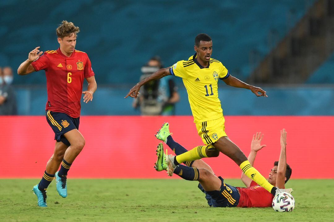 Isak en el partido de Suecia contra España