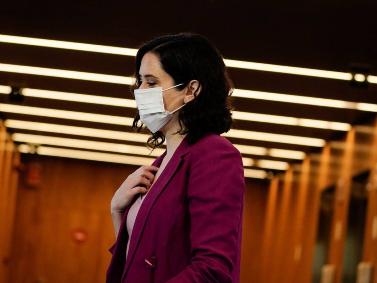 Ayuso reprocha al Gobierno central que convocara elecciones en Cataluña y no permita viajar en Semana Santa