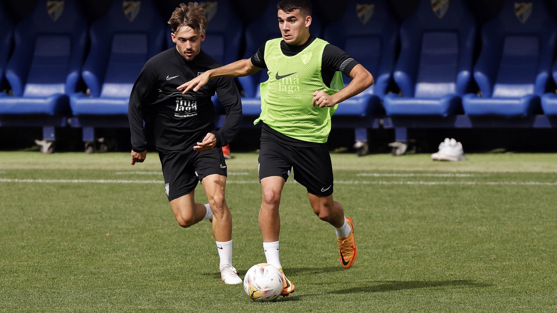 El Málaga realizó la segunda sesión de la semana con los canteranos Víctor Olmo y Alberto Quintana, presentes