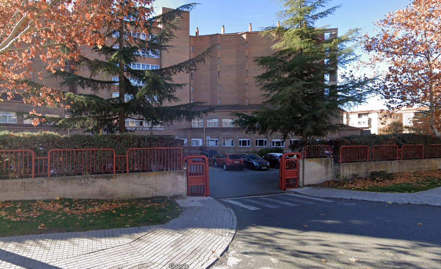 Acceso a la residencia ubicada en la calle Rufino Martín