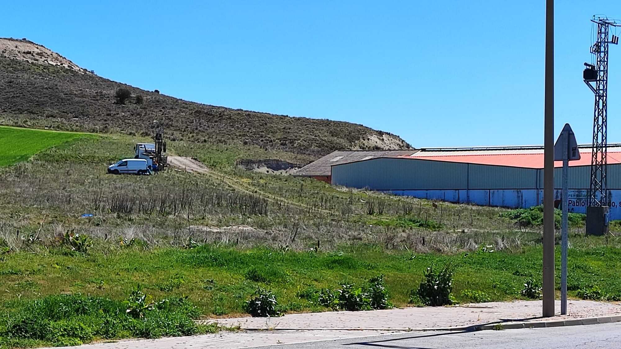 Catas del subsuelo para estudiar la viabilidad del SUR 12 en la carretera de Segovia en Cuéllar