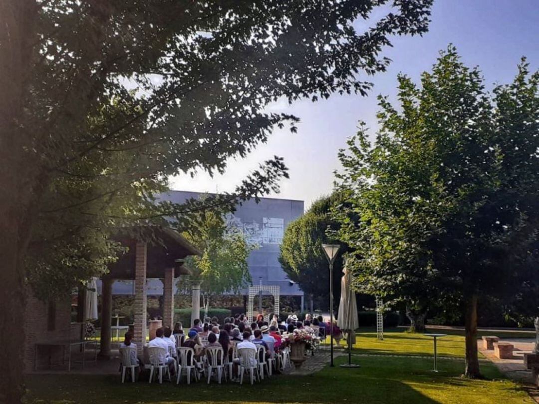 Presentaciones en los jardines exteriores al museo MUNIC - Recinto Oro de Roma.