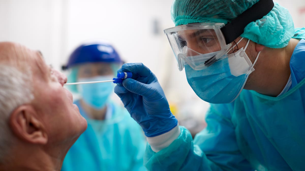 El palito a la nariz y el palo a la cartera