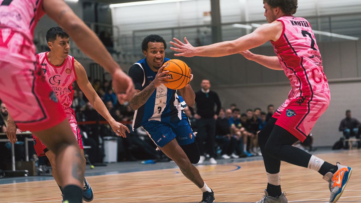 Trabajada victoria del Clínica Ponferrada SDP en Sarriguren