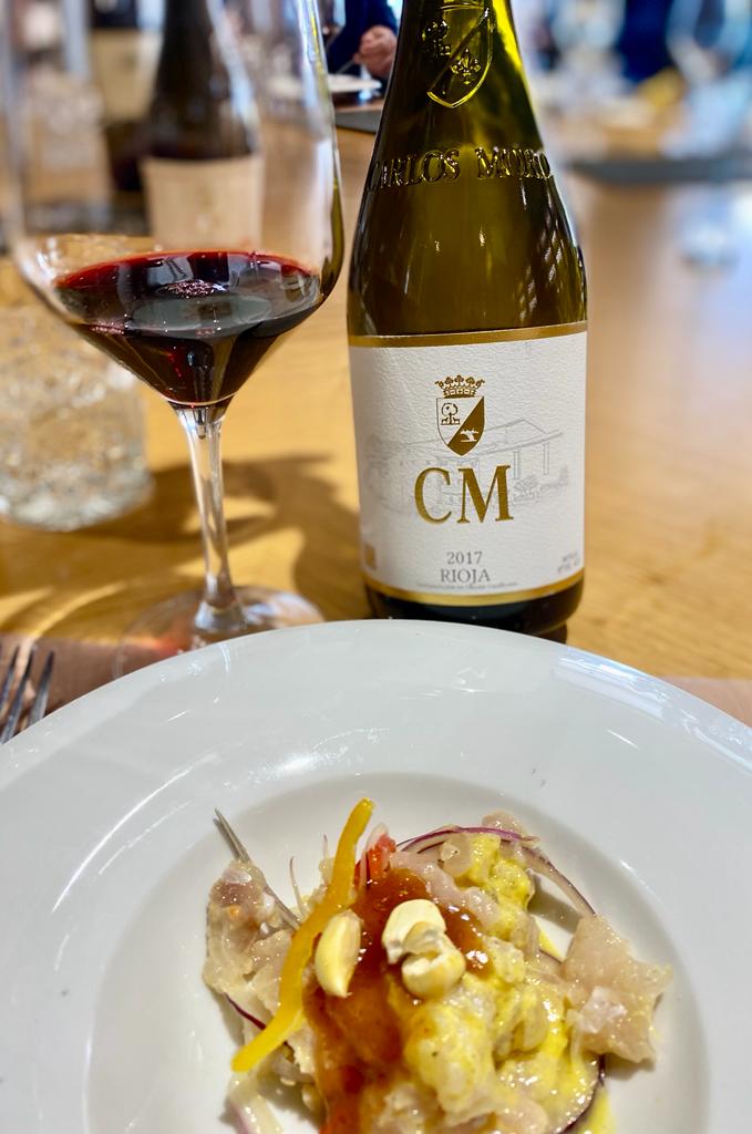 Espectacular cómo le aguanta el Rioja CM al potente ceviche de pargo