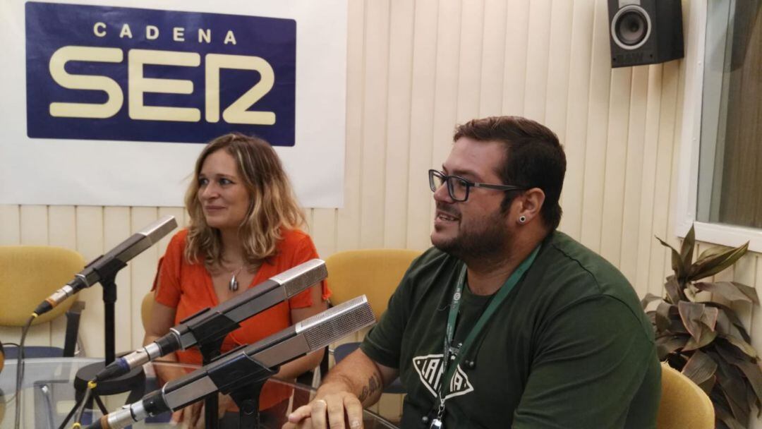 Cristina Melero y Domingo Rodríguez durante la entrevista en los estudios de Radio Jerez.