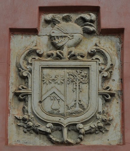 Armas de la familia Clemente de Aróstegui en su casa de Cuenca.