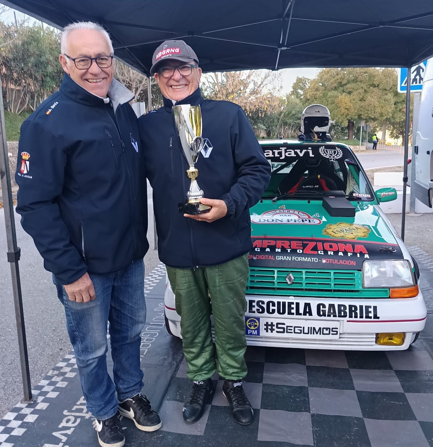 Amador Jaén junto a Alberto García, jefe del equipo de Peyo Competición