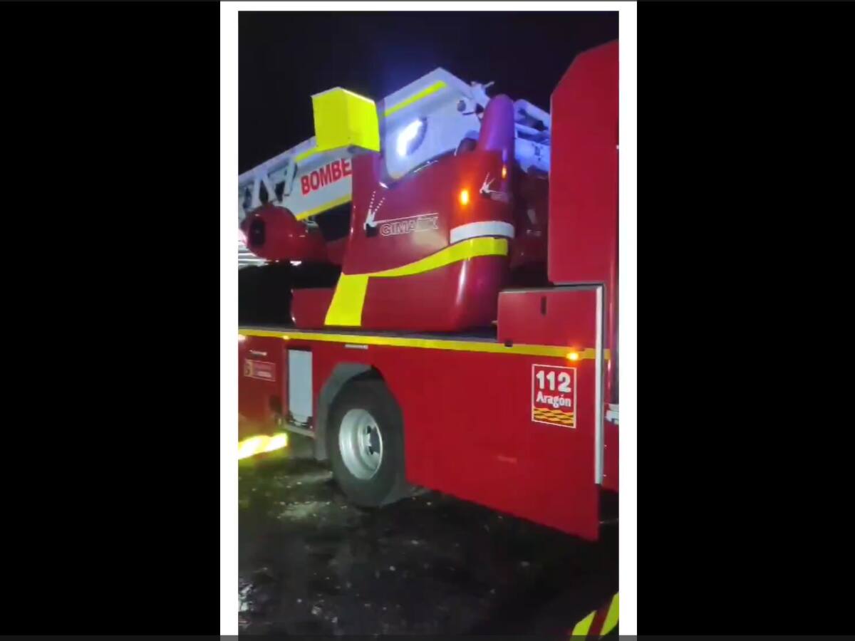Los Bomberos de DPH intervienen en el incendio de una nave agrícola en Pomar de Cinca