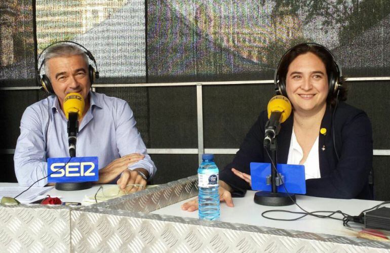 Carles Francino y Ada Colau, durante su entrevista en &#039;La Ventana&#039;.