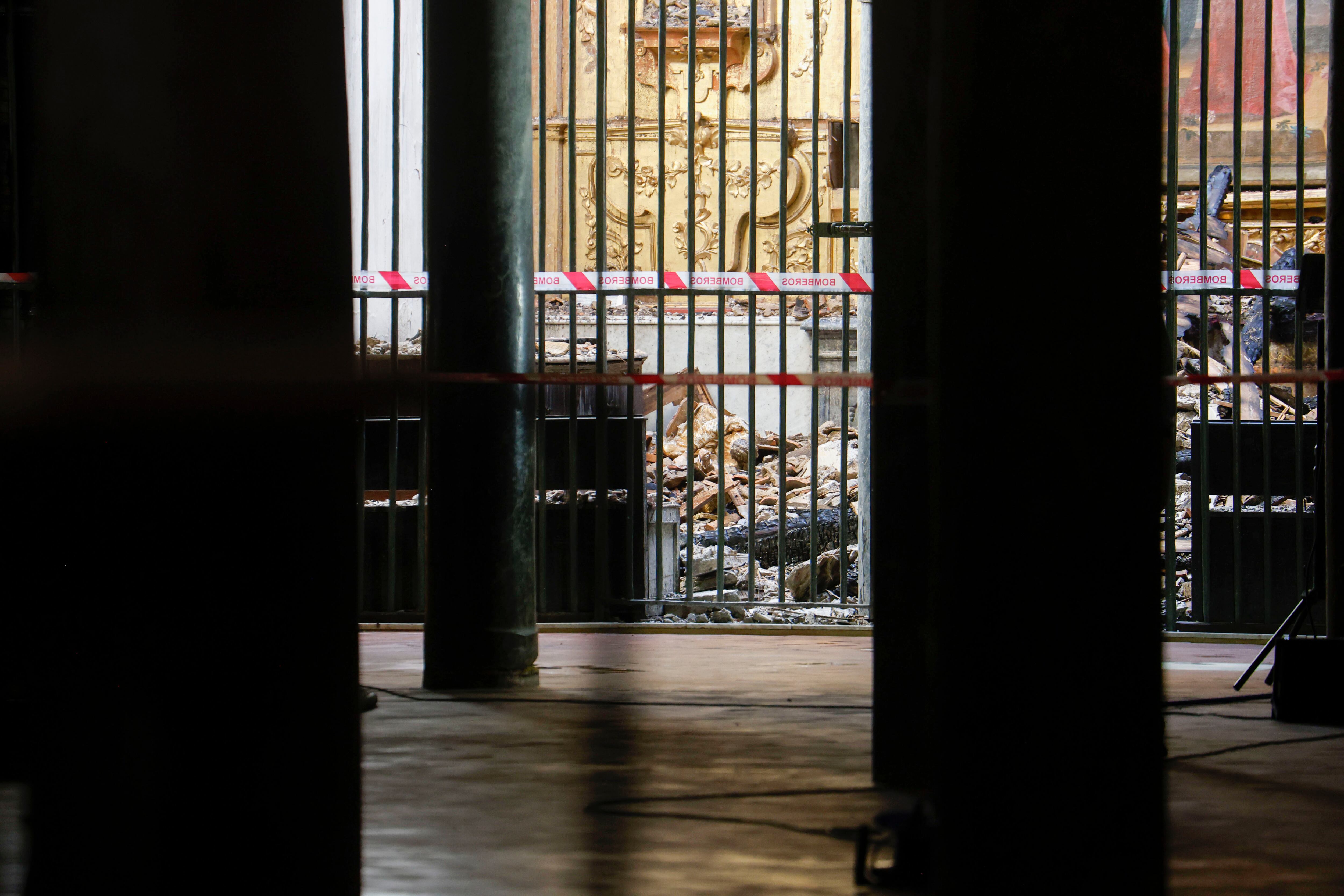 CÓRDOBA, 09/08/2025. Afectación del incendio en el interior del templo. EFE/Salas