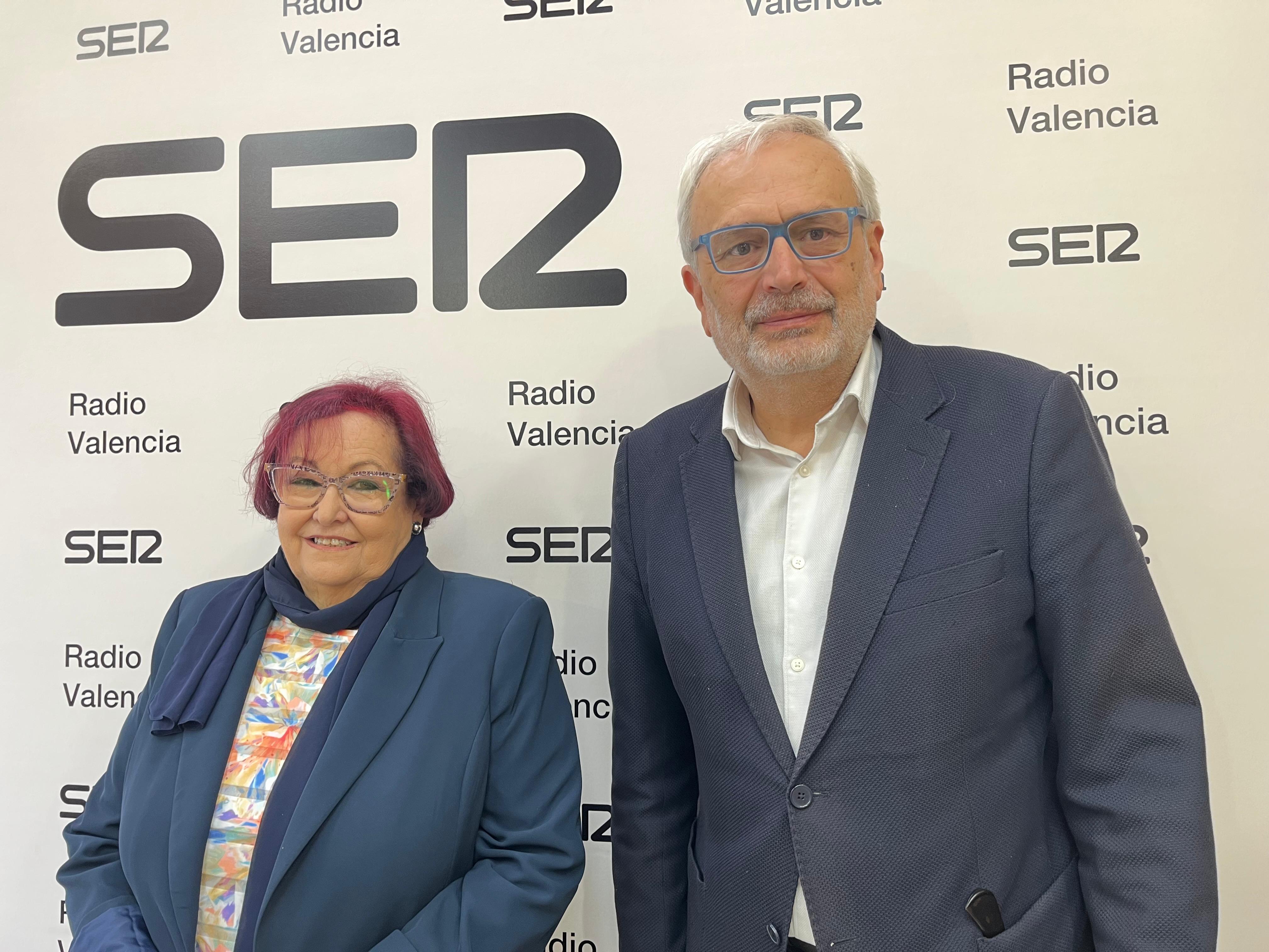 María José Broseta, presidenta de la Federación de Asociaciones Vecinales de València, y Vicente Pizcueta, portavoz de la Asociación por una Hostelería Responsable en Russafa.