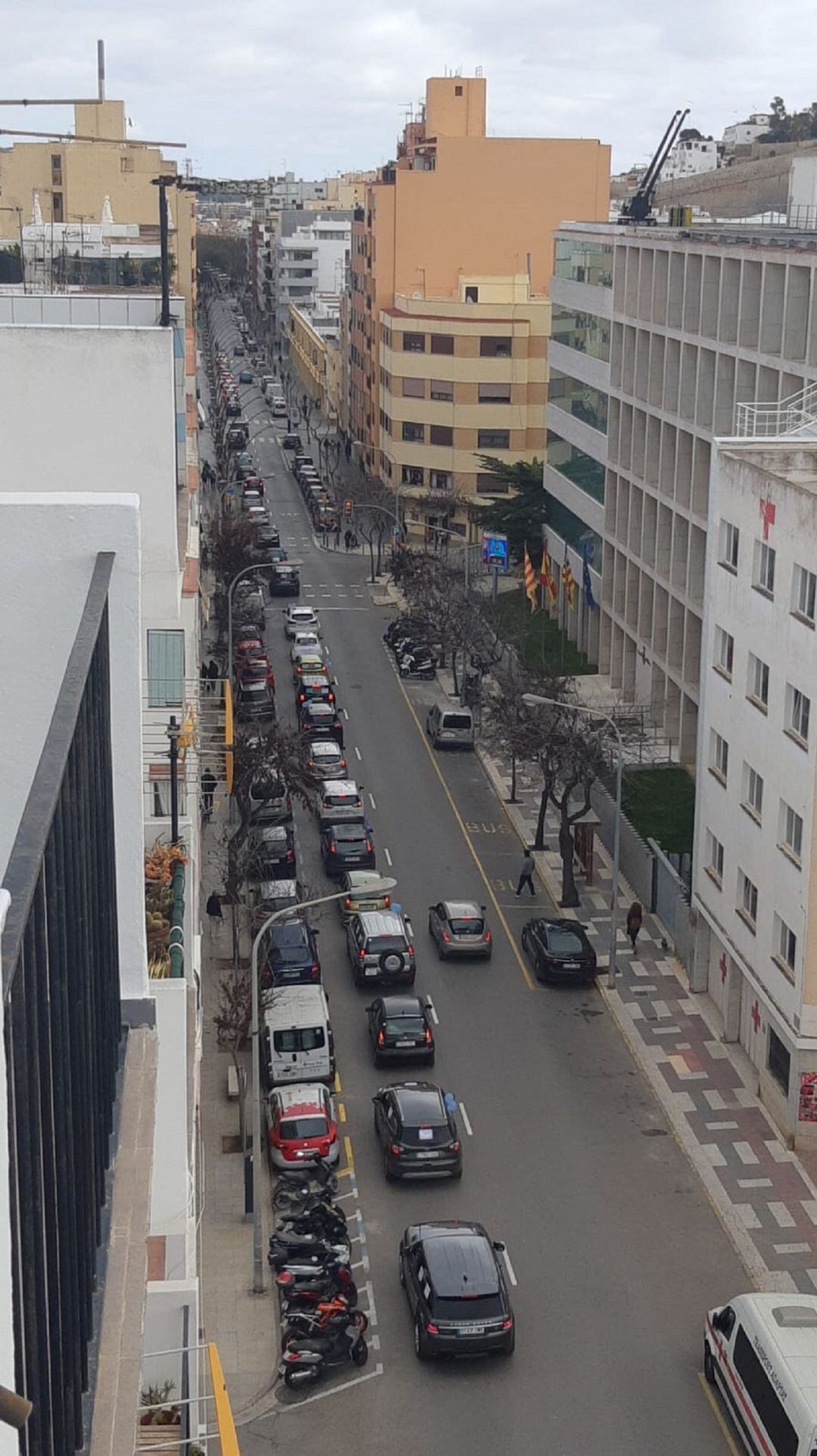 La caravana recorriendo las calles de Ibiza