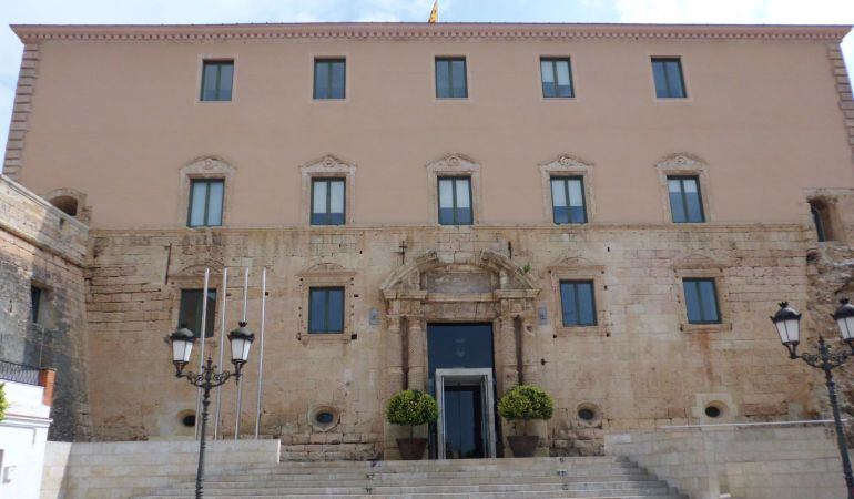 Façana de l'ajuntament torrenc.