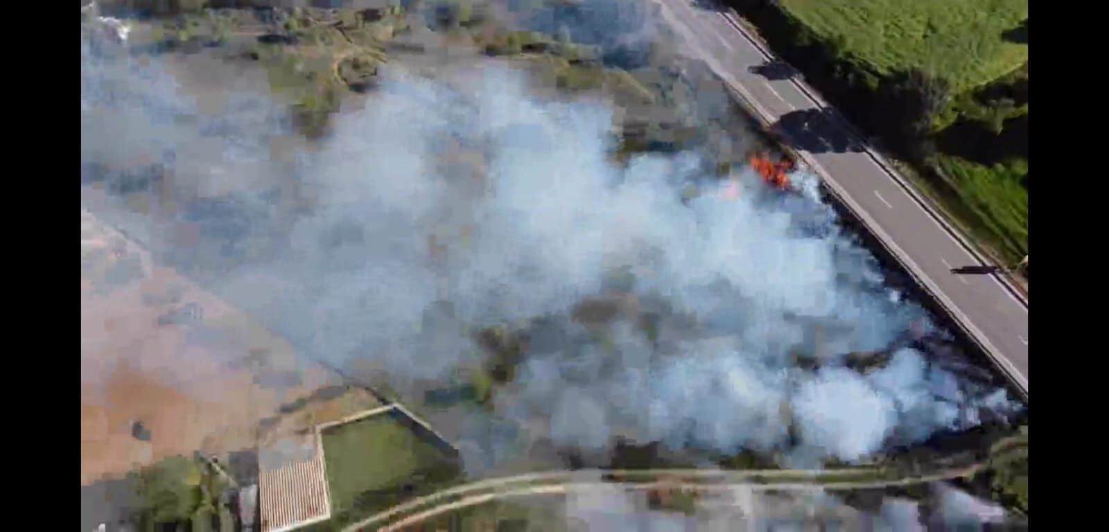 El incendio se ha producido cerca de la carretera N-240