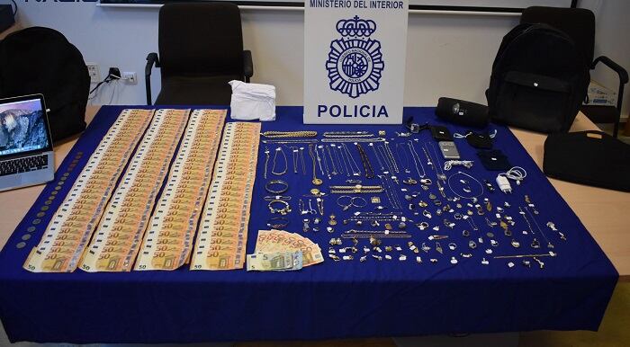 Dinero y joyas incautadas por la Policía