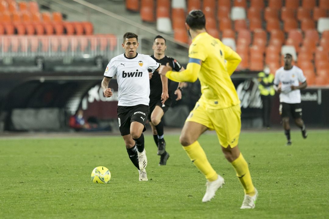 Imagen de la arrancada de Oliva que dio origen al golazo de Guedes con el que el Valencia derrotó al Villarreal