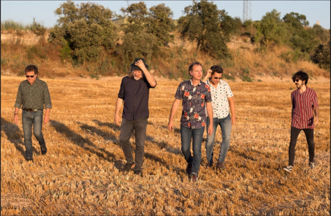 La banda Els Pets en una fotografía promocional. En el centro, con sombrero, el batería Joan Reig