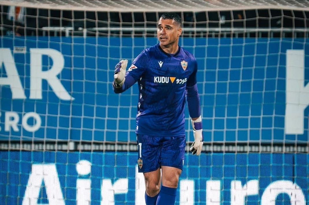 Este murciano se ha ganado el cariño de la grada del Estadio Mediterráneo.