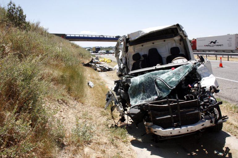 Imatge d'arxiu d'un accident de trànsit a l'A-2, al seu pas per Lleida.
