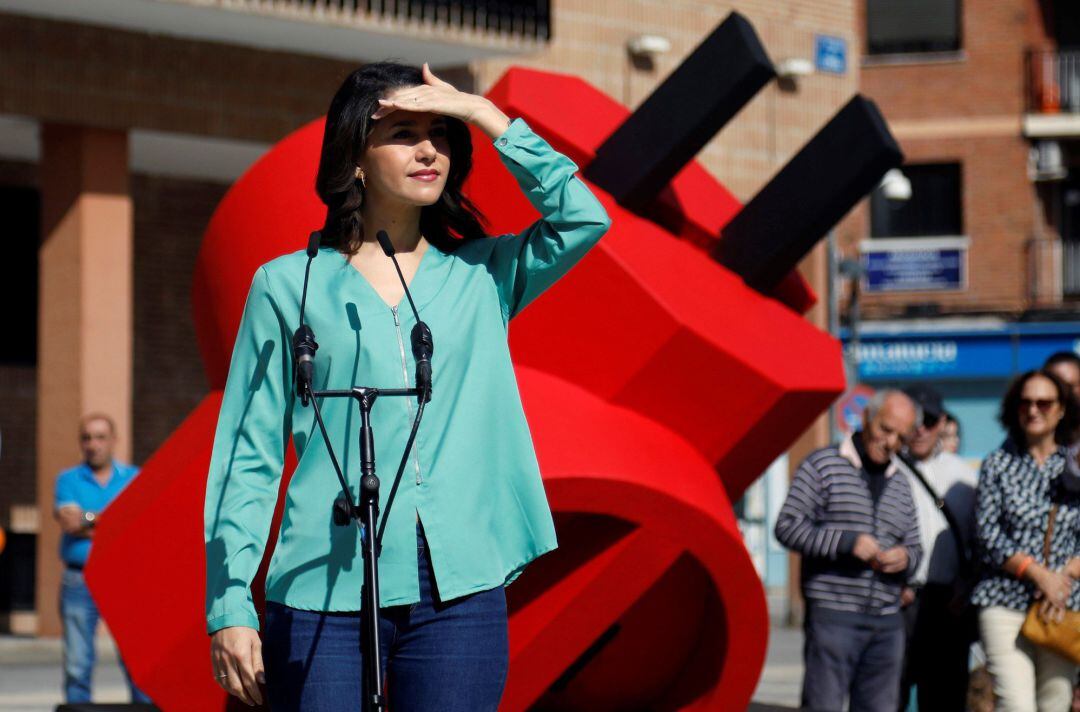 La portavoz de Ciudadanos en el Congreso de los Diputados, Inés Arrimadas, durante un acto este domingo en la Plaza de Ayuntamiento de Móstoles.