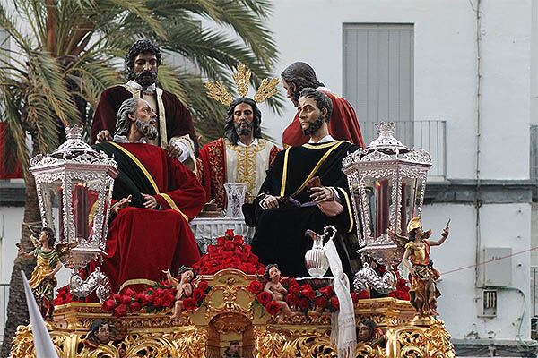 El paso de la Sagrada Cena en su salida procesional del Lunes Santo