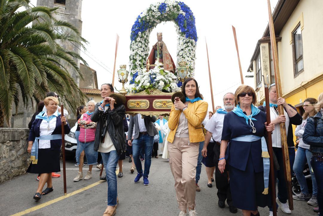 La alcaldesa en funciones, Gema Igual, durante la celebración de la Virgen del Mar.