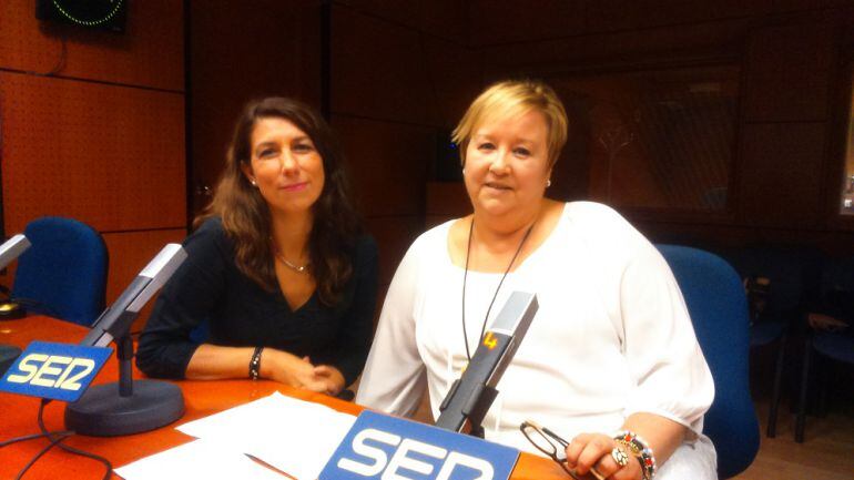Mª José Méndez y Ana Isabel González en los estudios de Radio Zaragoza