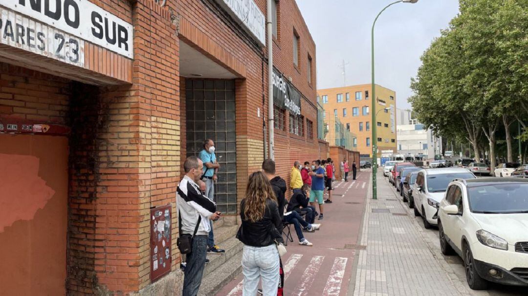 Colas en las oficinas de El Plantio