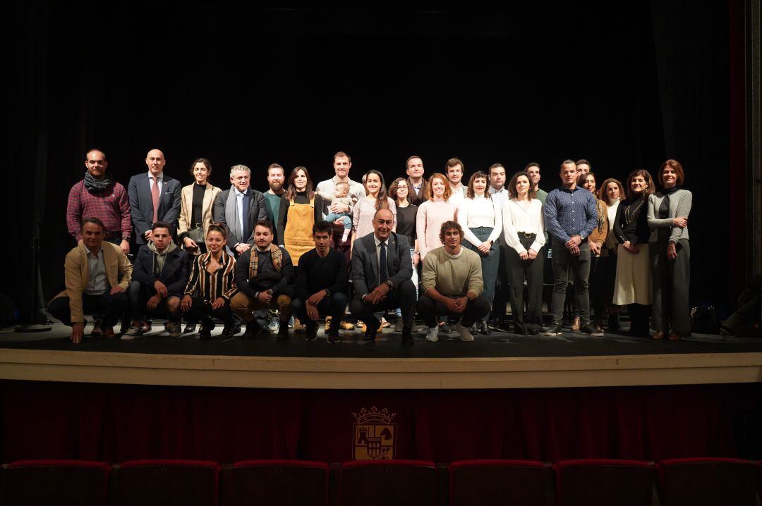 Foto de familia de todos los participantes en este encuentro